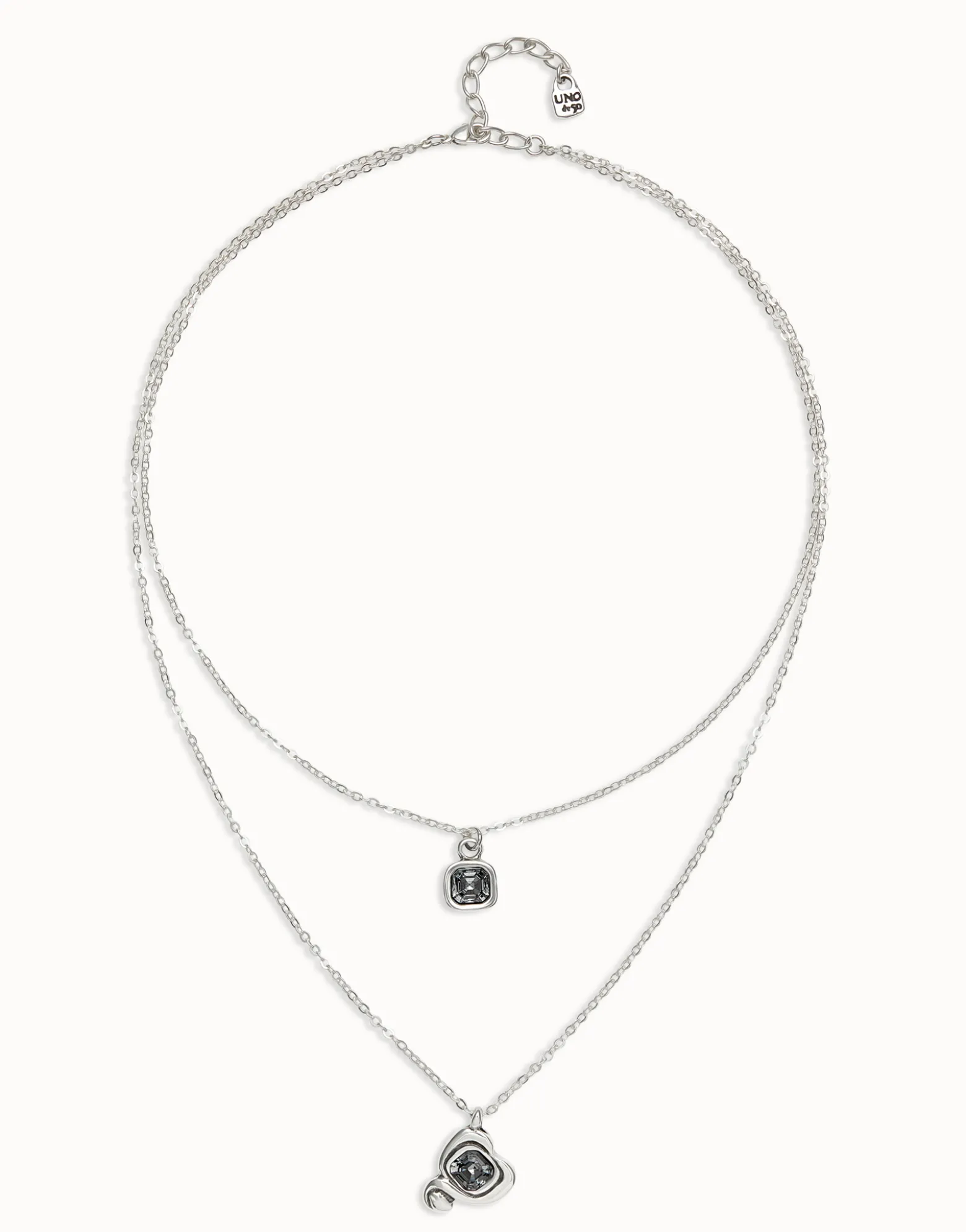 Colgante bañado en plata de ley con doble cadena y corazones con cristal negro