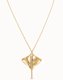 Colgante con cadena larga bañado en oro de 18K con mantarraya