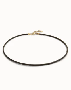 Colgante de cuero negro concierre bañado en oro de 18k