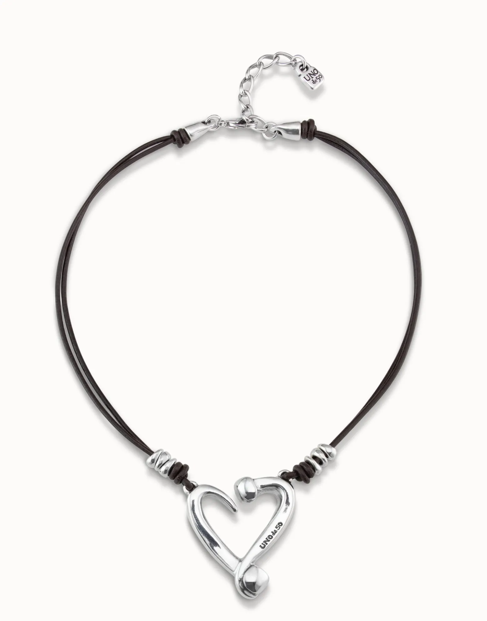 Colgante de plata con 2 tiras de cuero y corazón