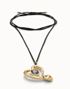Colgante largo de cordón efecto seda con corazón central con cristal negro