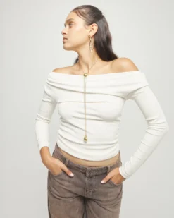 Collar bañado en oro de 18k de cadena regulable en altura con dos pesos