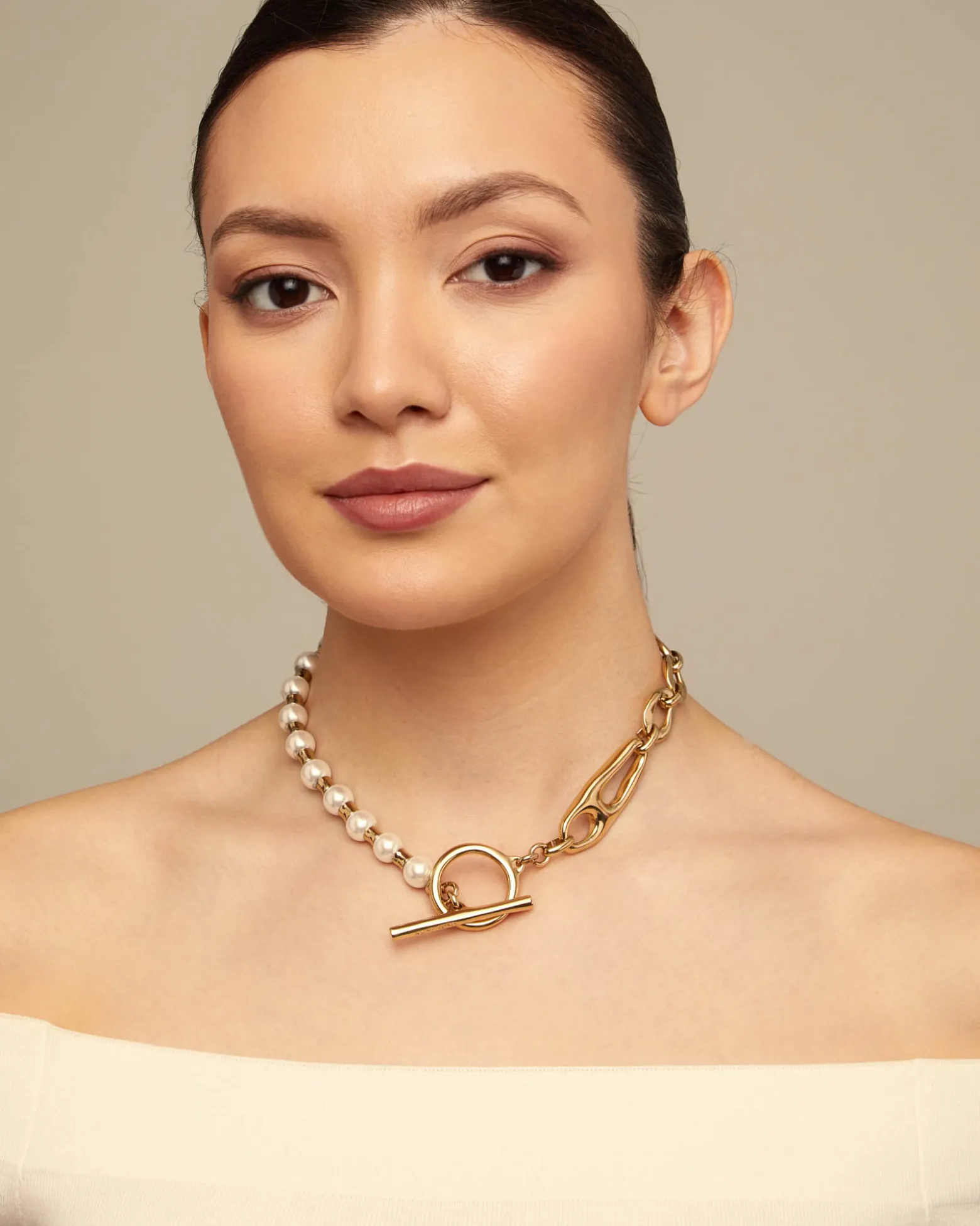 Collar bañado en oro 18K con combinación de eslabones y perlas