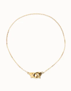 Collar bañado en oro 18k con detalle de mosquetón entrelazado