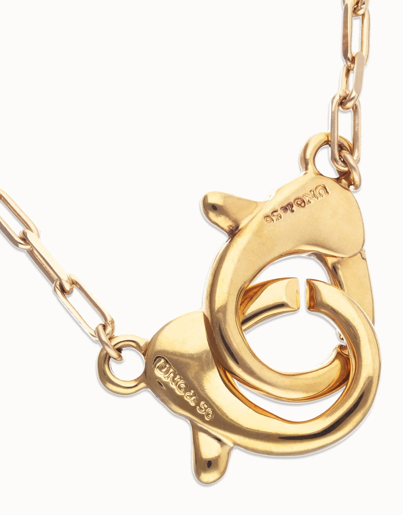 Collar bañado en oro 18k con mosquetón entrelazado grande