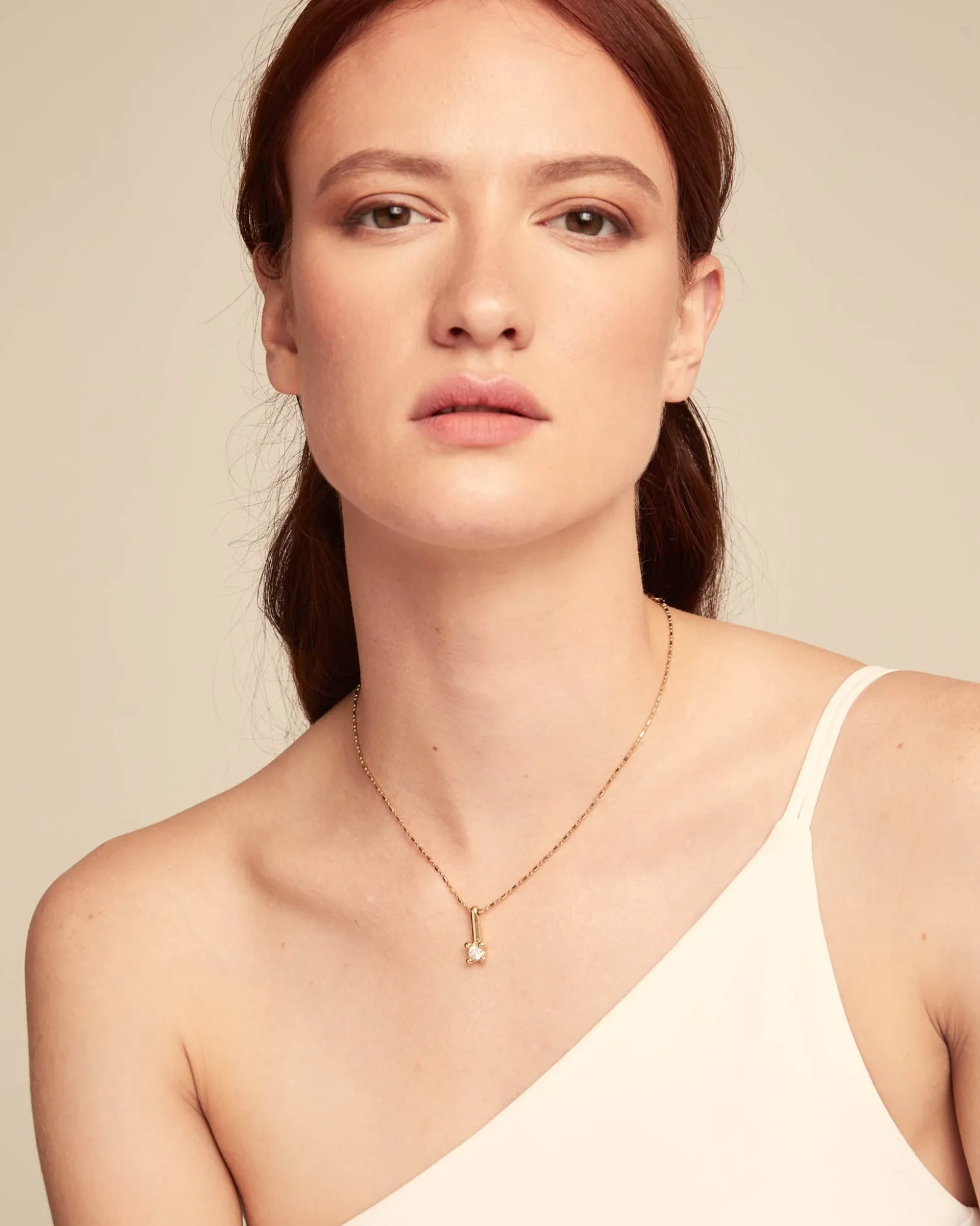 Collar bañado en oro 18k y circonita central blanca