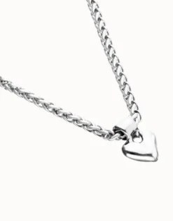 Collar bañado en plata con detalle de corazón pequeño