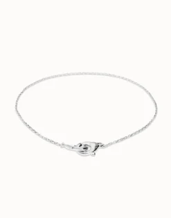 Collar bañado en plata con detalle de mosquetón entrelazado