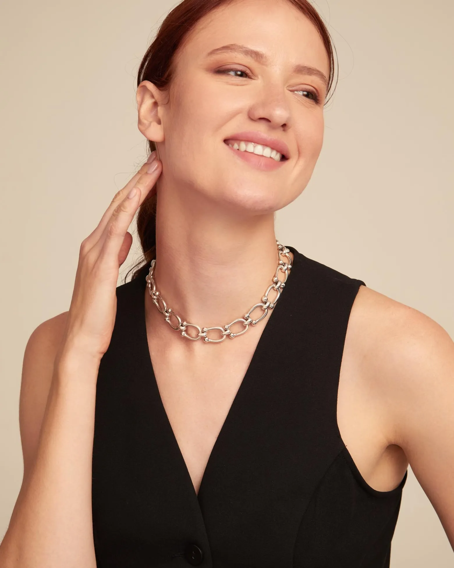 Collar bañado en plata con eslabones medianos