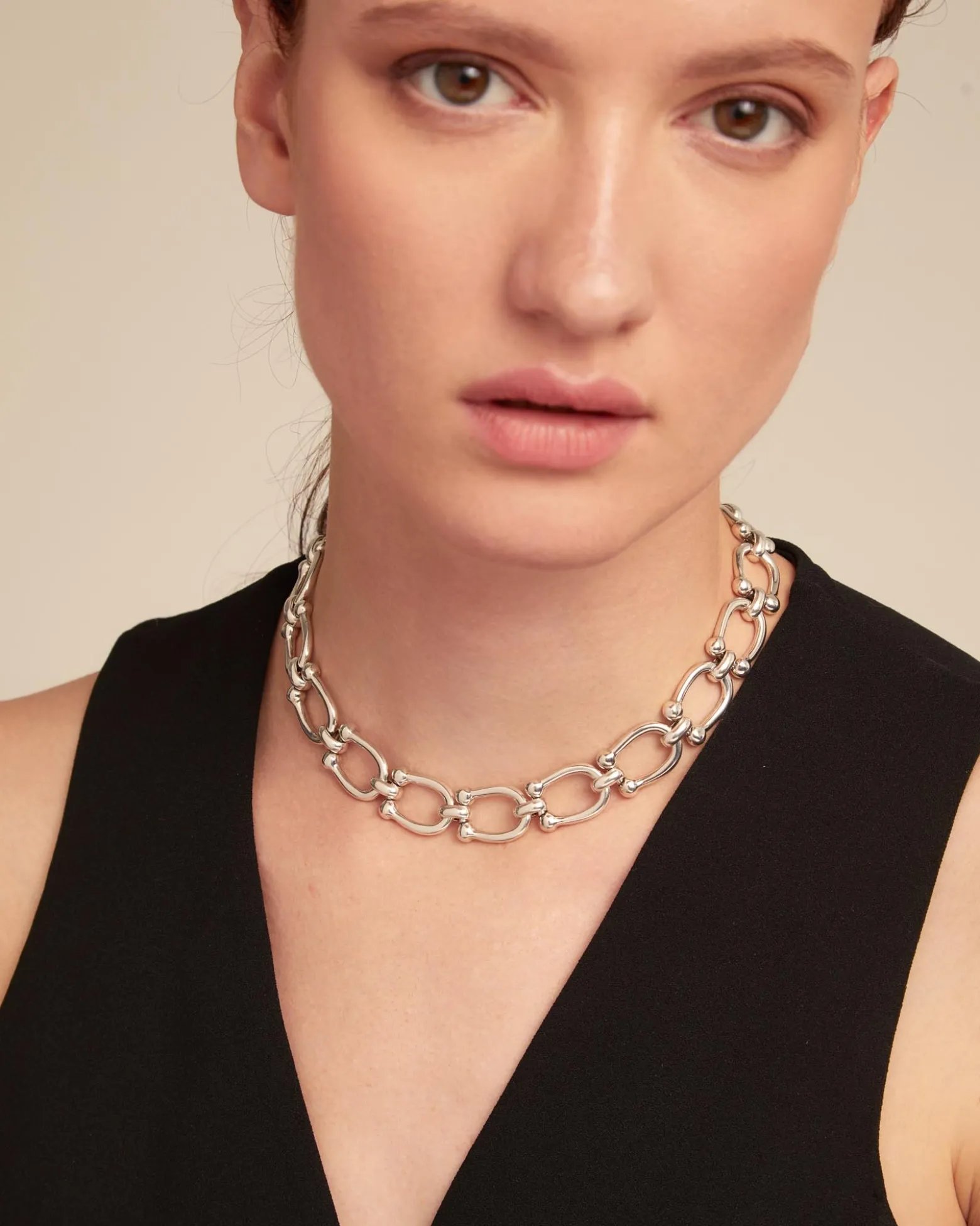 Collar bañado en plata con eslabones medianos
