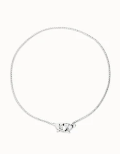 Collar bañado en plata con mosquetón entrelazado