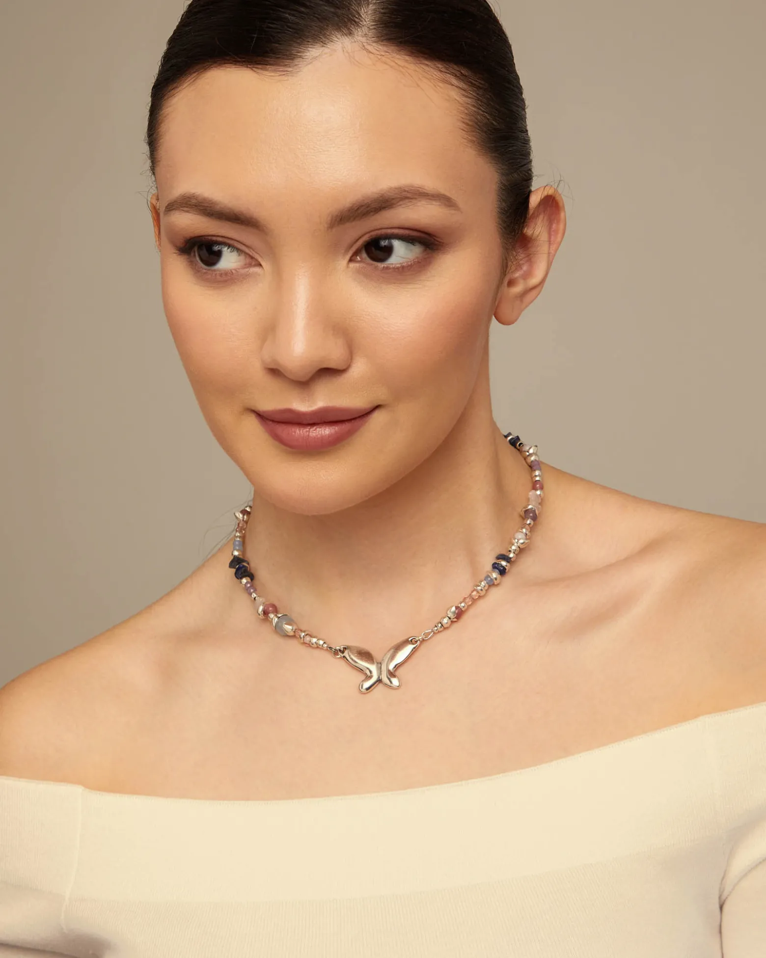 Collar bañado en plata de ley con cristales artesanales multicolor