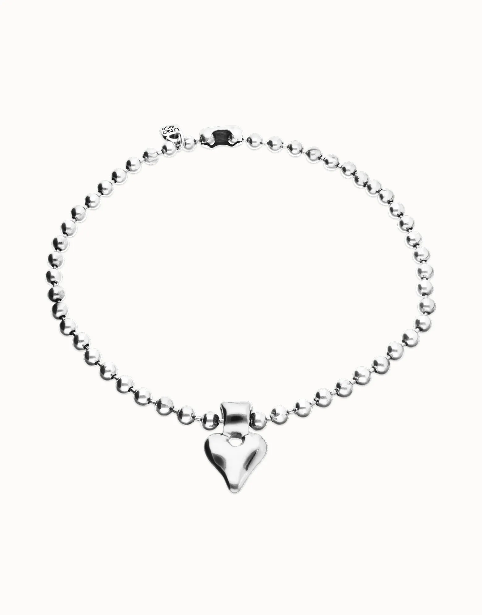 Collar con bolas bañado en plata de ley y detalle de corazón
