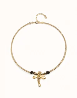 Collar corto bañado en oro de 18k con libélula