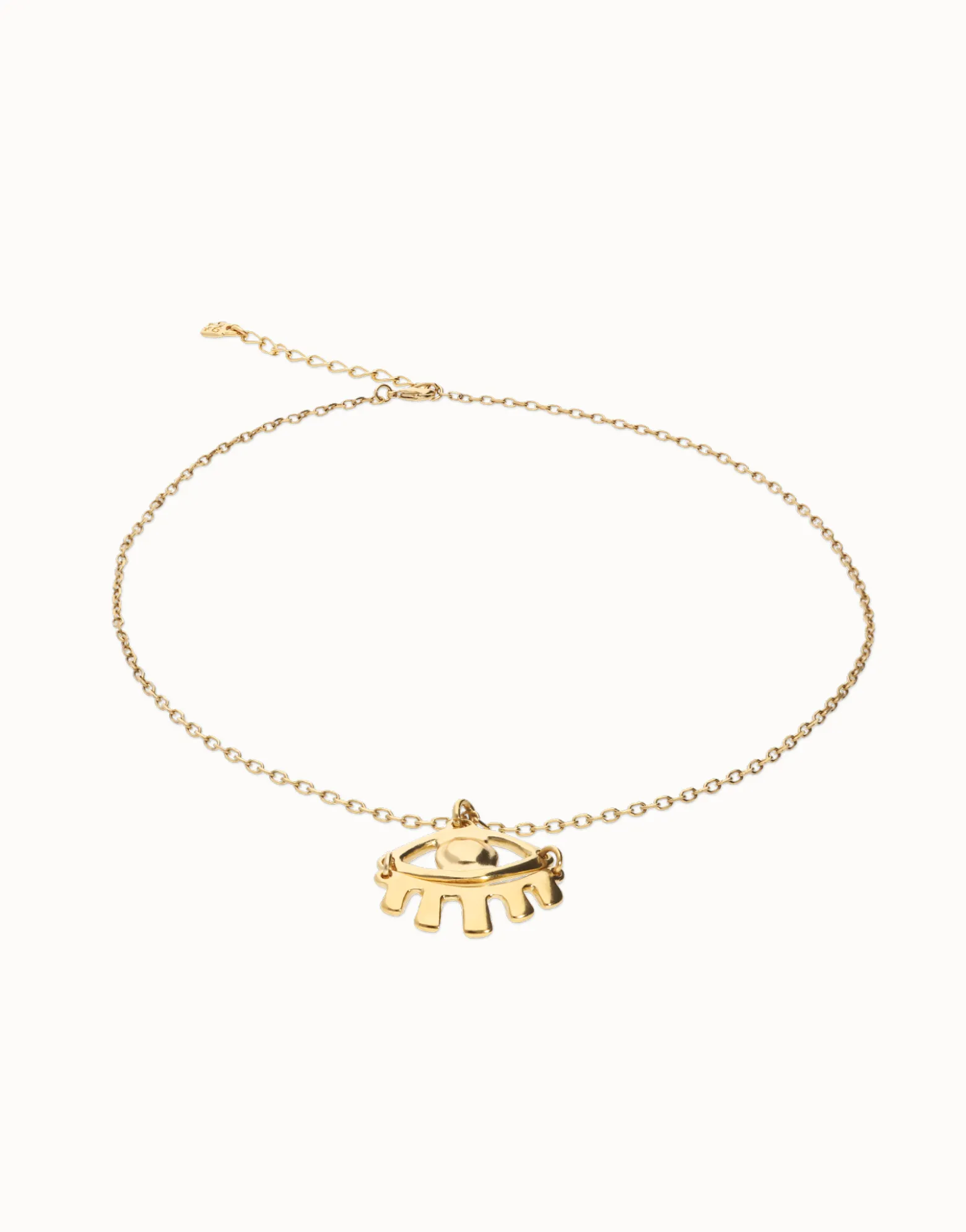 Collar corto bañado en oro 18k con detalle de ojo pequeño