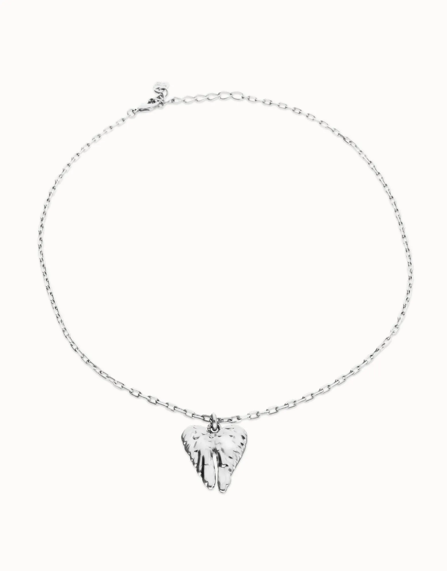 Collar corto bañado en plata de ley con detalle de alas
