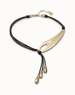 Collar corto de latigo ajustable con ala de libelula bañado en oro de 18k y 3 flecos con gotas
