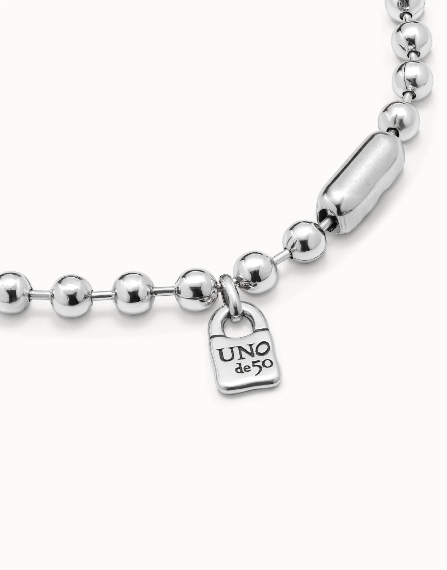 Collar de cuentas bañada en plata de ley