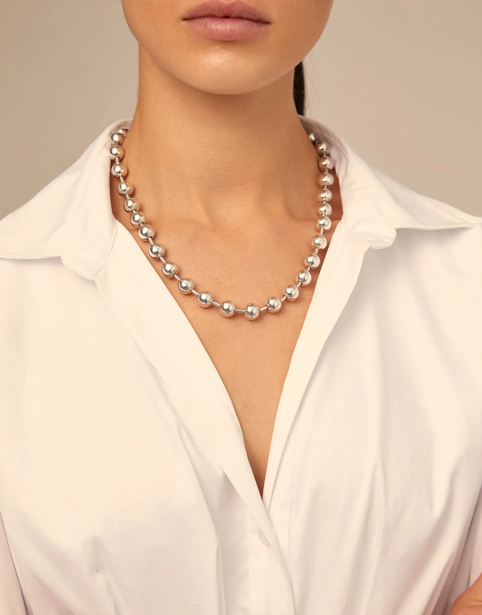 Collar de cuentas bañada en plata de ley