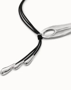Collar de cuero ajustable con ala de libélula bañado en plata de ley