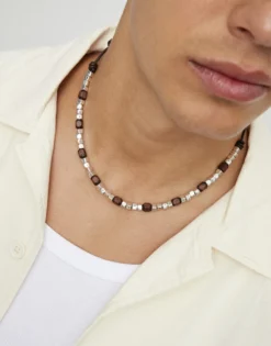 Collar de cuero con cuentas en plata y madera