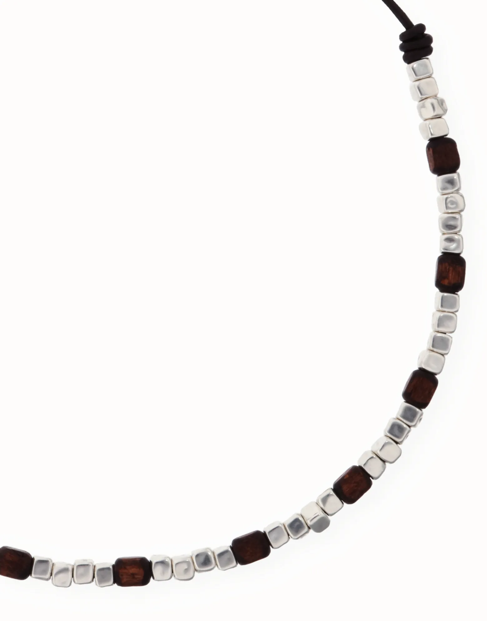 Collar de cuero con cuentas en plata y madera