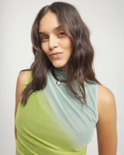 Collar de cuero con esfera grande bañada en plata de ley