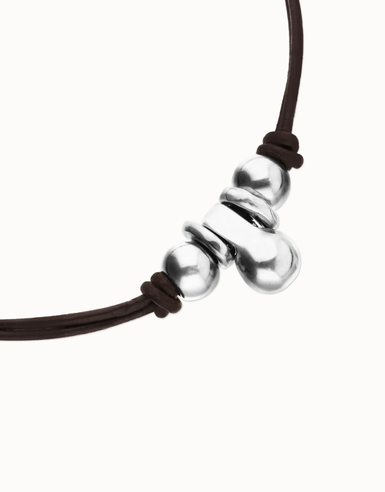 Collar de cuero con tres esferas bañadas en plata de ley