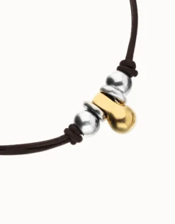 Collar de cuero con tres esferas bañadas en mix de plata y oro 18k
