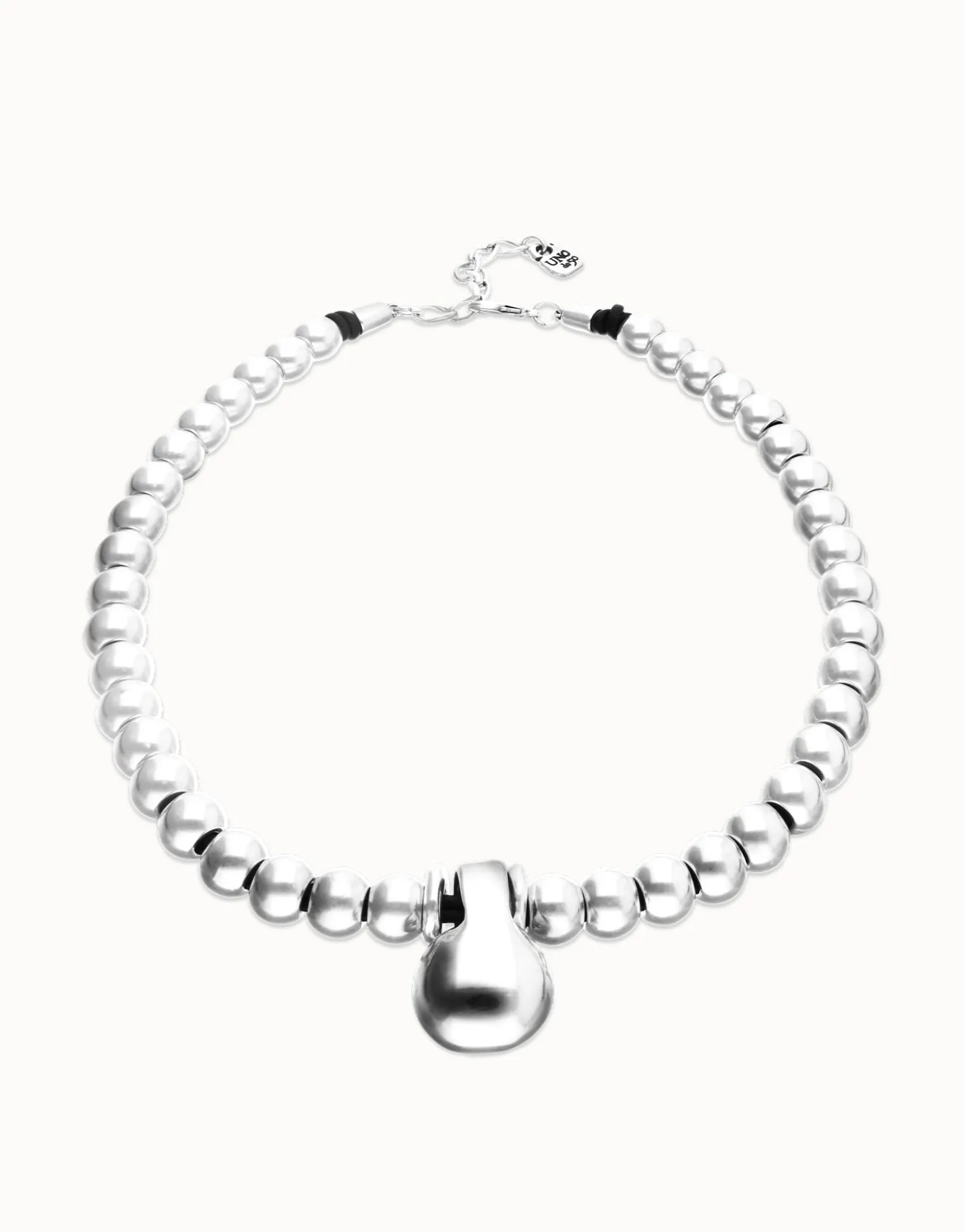Collar de esferas medianas bañadas en plata de ley y esfera grande