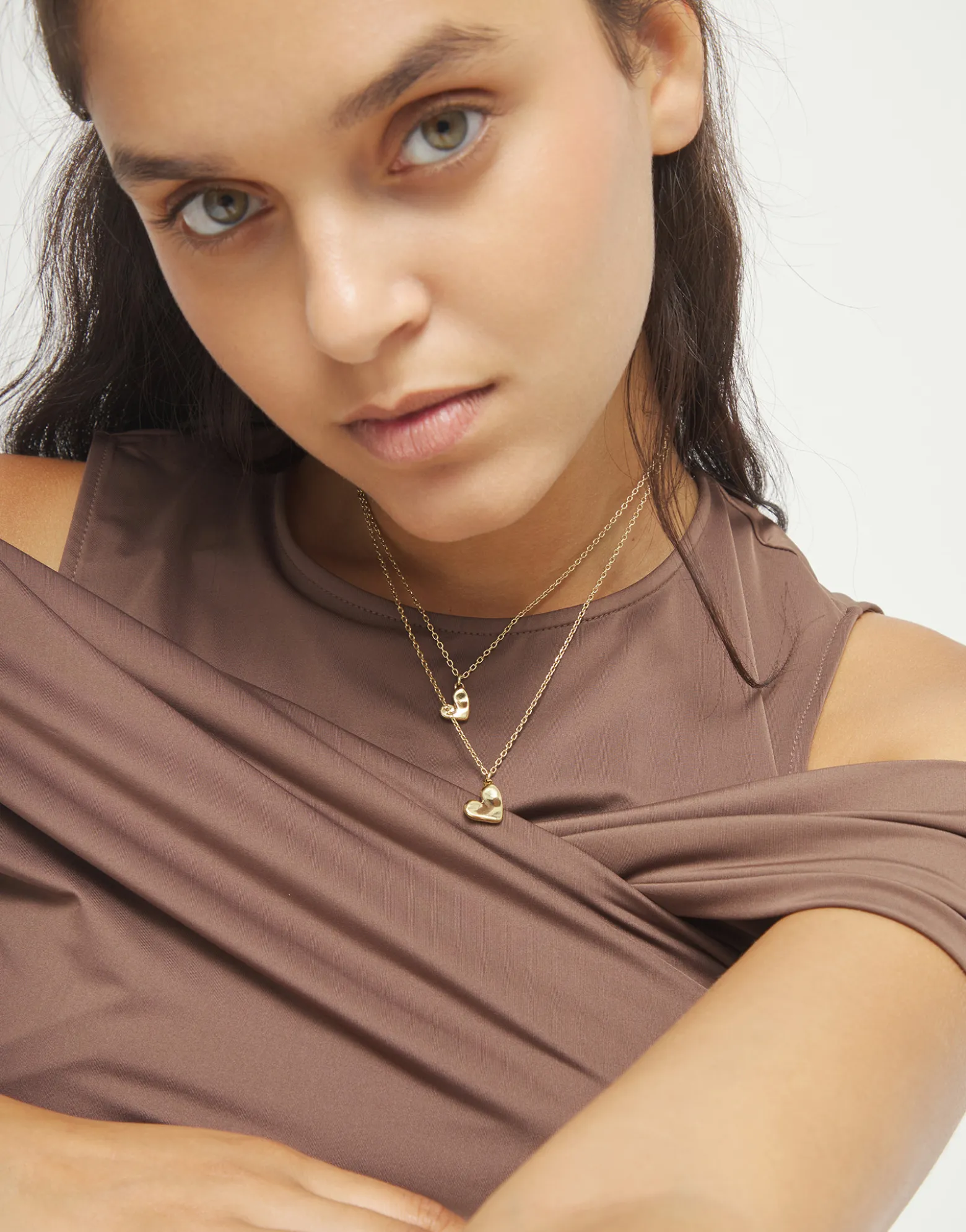 Collar doble bañado en oro 18k con dos corazones