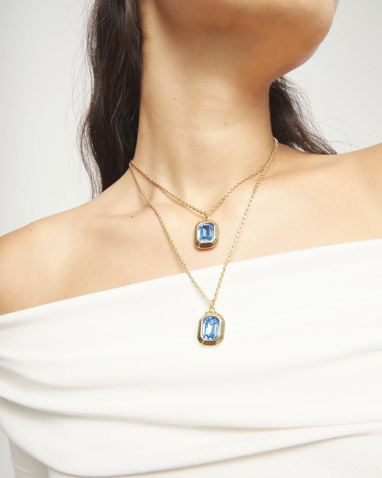 Collar doble bañado en oro 18k con dos cristales facetados rectangulares