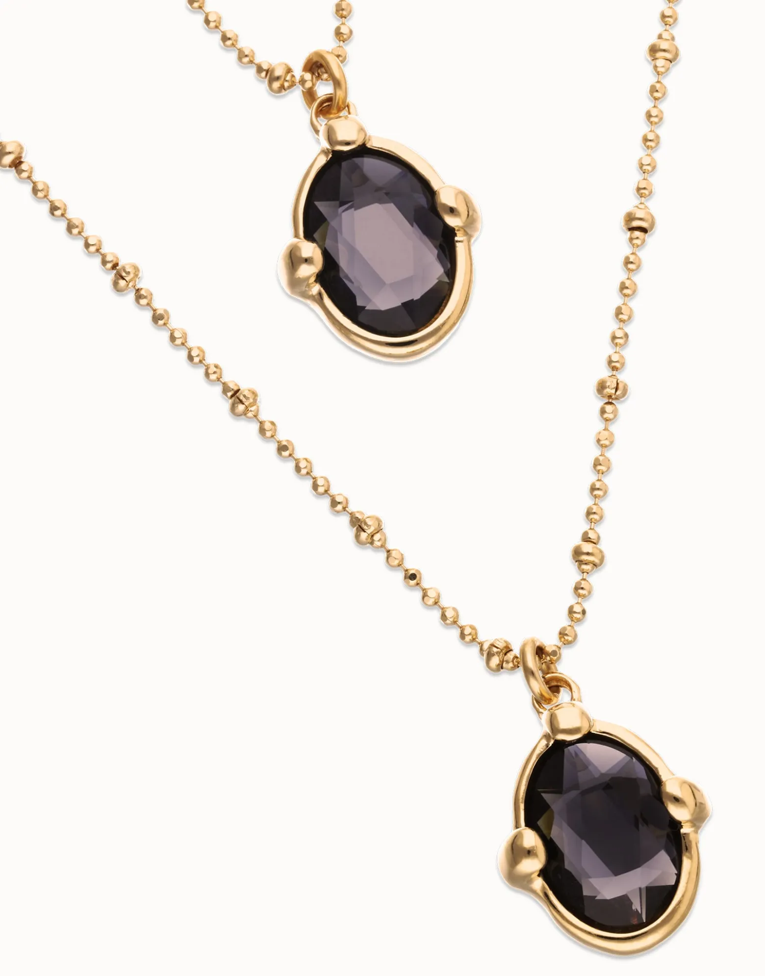 Collar doble bañado en oro 18k con dos cristales facetados ovalados negros