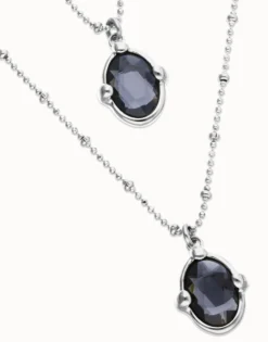 Collar doble bañado en plata con dos cristales facetados ovalados negros