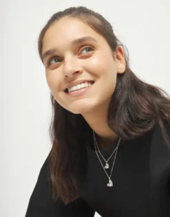 Collar doble bañado en plata de ley con dos corazones