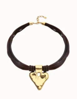 Collar hilo de seda y cuero con detalle de corazón bañado en oro 18k