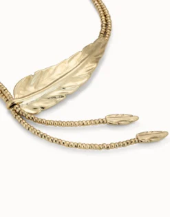 Collar largo bañado en oro de 18k rematado en pequeñas plumas