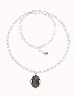 Collar largo bañado en plata con cristal facetado ovalado gris grande
