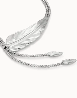 Collar largo bañado en plata de ley rematado en pequeñas plumas