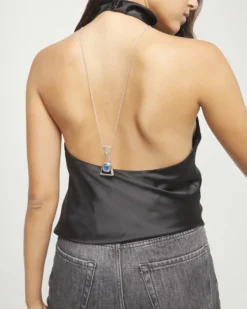 Collar largo con colgante bañado en plata de ley y cristal facetado rectangular azul