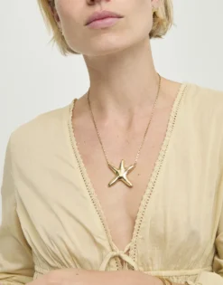 Collar medio bañado en oro con estrella de mar