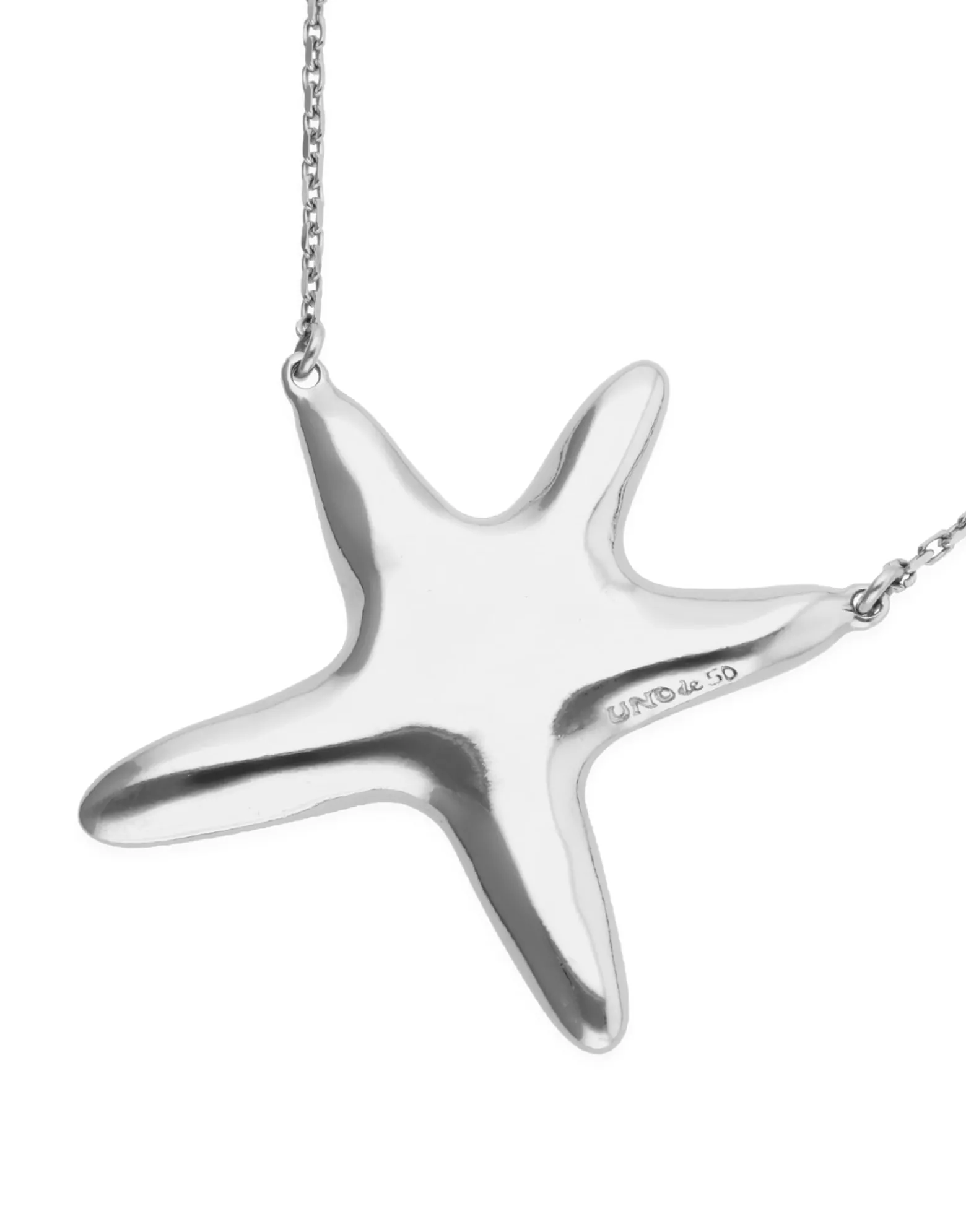 Collar medio bañado en plata con estrella de mar