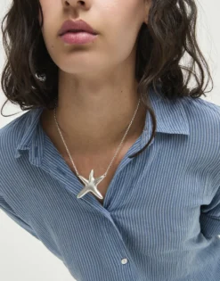 Collar medio bañado en plata con estrella de mar