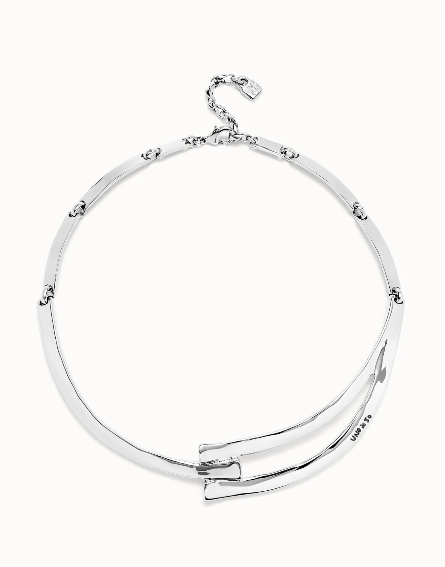 Collar rígido bañado en plata de ley y formas geométricas