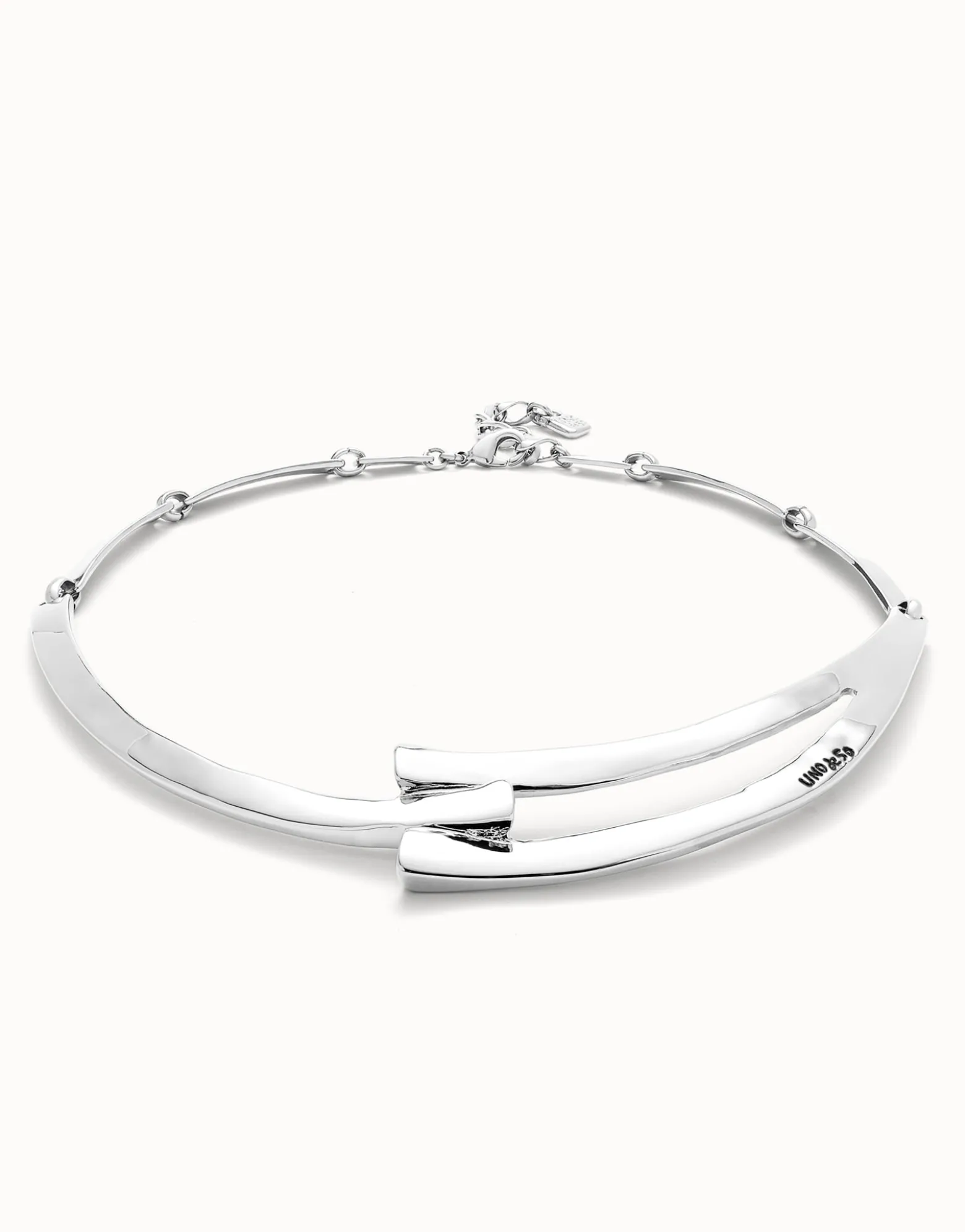 Collar rígido bañado en plata de ley y formas geométricas