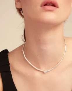 Collar rígido bañado en plata de ley y circonita blanca