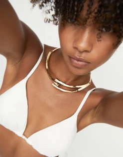 Collar rigido bañado en oro de 18k y formas geométricas