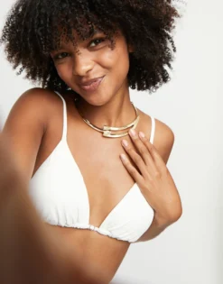 Collar rigido bañado en oro de 18k y formas geométricas
