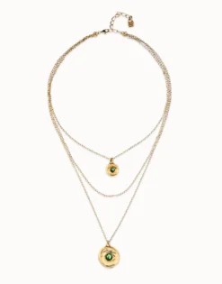 Collar triple bañado en oro 18k con charms de ojo y cristal facetado verde