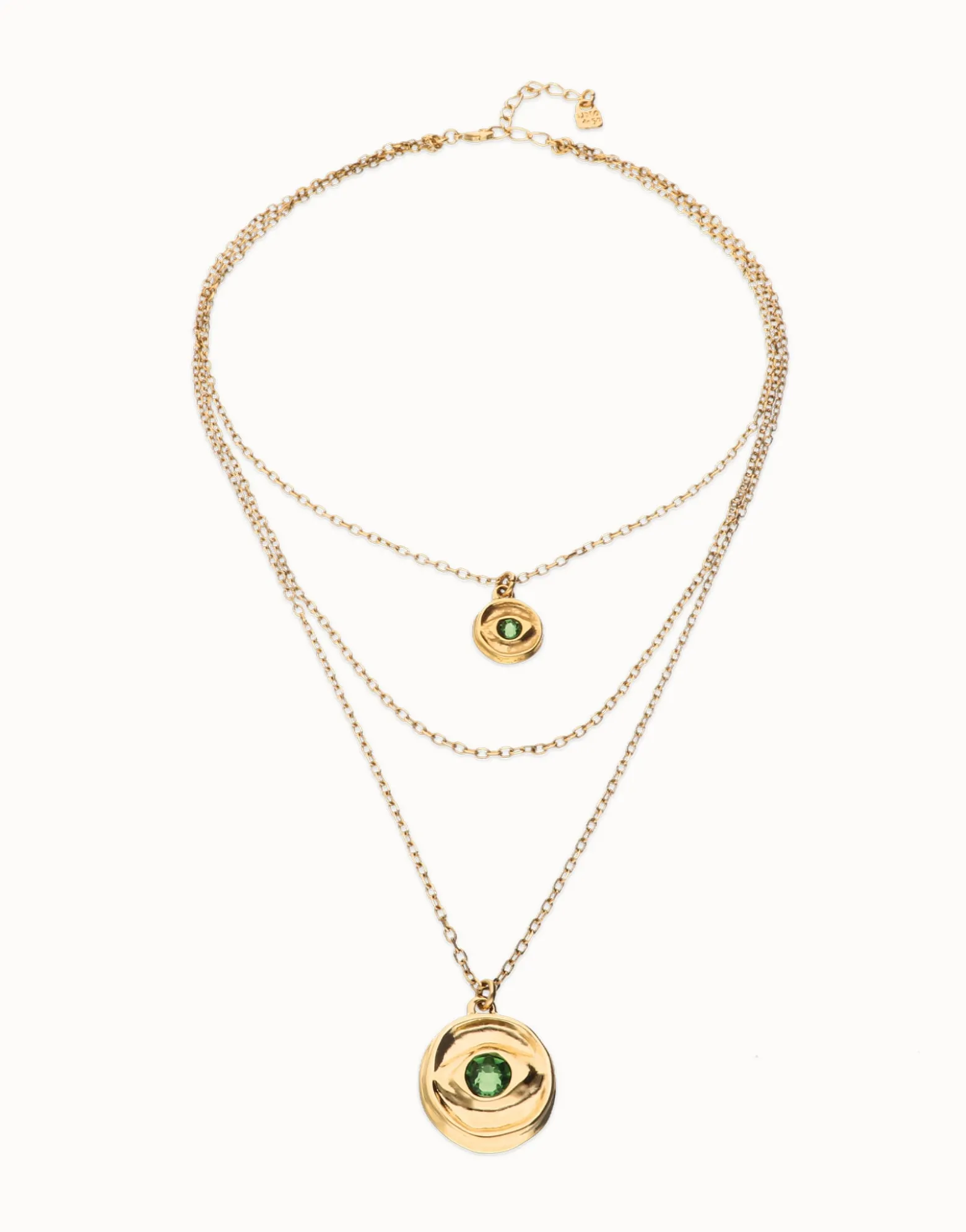 Collar triple bañado en oro 18k con charms de ojo y cristal facetado verde